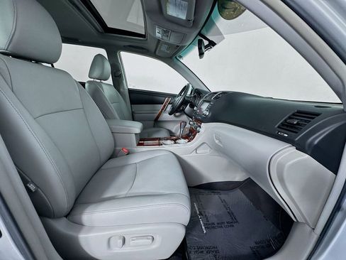 Used 2012 Toyota Highlander Limited image 32