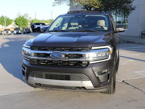 Used 2022 Ford Expedition Limited AWD/4WD image 2