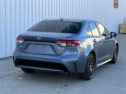 Used 2021 Toyota Corolla LE image 4