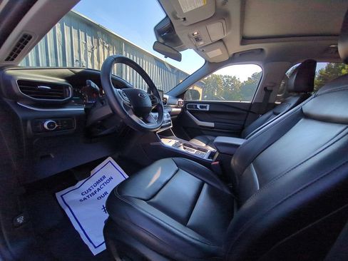 Used 2021 Ford Explorer XLT w/ Equipment Group 202A RWD image 13