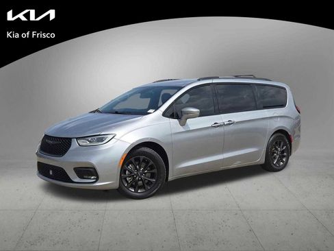 Used 2021 Chrysler Pacifica Touring w/ S Appearance Package FWD image 1