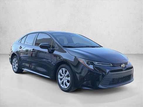 Used 2024 Toyota Corolla LE image 3