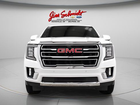 Used 2024 GMC Yukon SLT AWD/4WD image 2