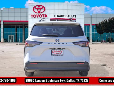 New 2026 Toyota Sienna XLE image 9