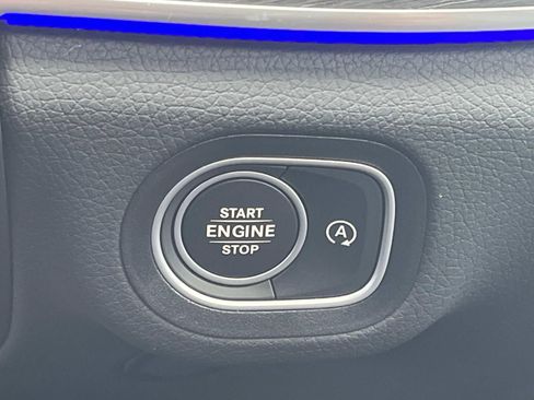 Used 2025 Mercedes-Benz GLE 350 4MATIC image 29