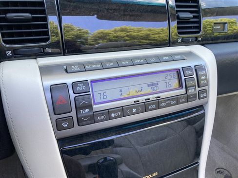 Used 2004 Lexus SC 430 Convertible RWD image 26