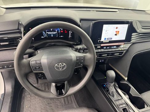 Used 2026 Toyota Camry LE w/ Convenience Package FWD image 8