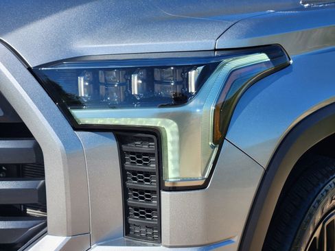 Used 2025 Toyota Tundra Limited AWD/4WD image 9