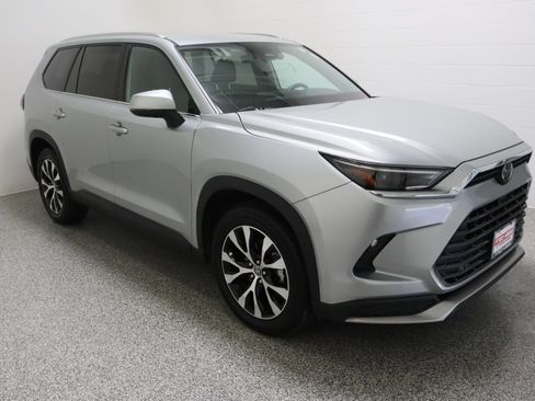 Used 2024 Toyota Grand Highlander AWD Hybrid image 4