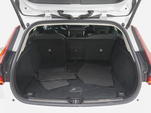 Used 2025 Volvo V60 B5 Cross Country Plus AWD/4WD image 16