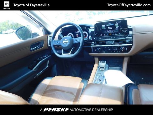 Used 2022 Nissan Pathfinder Platinum w/ Cargo Package AWD/4WD image 2
