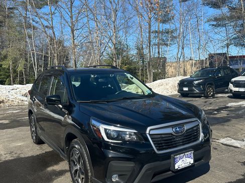 Used 2021 Subaru Forester Premium image 3