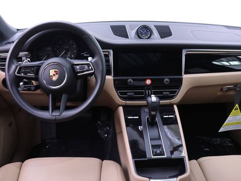 Used 2025 Porsche Macan image 22