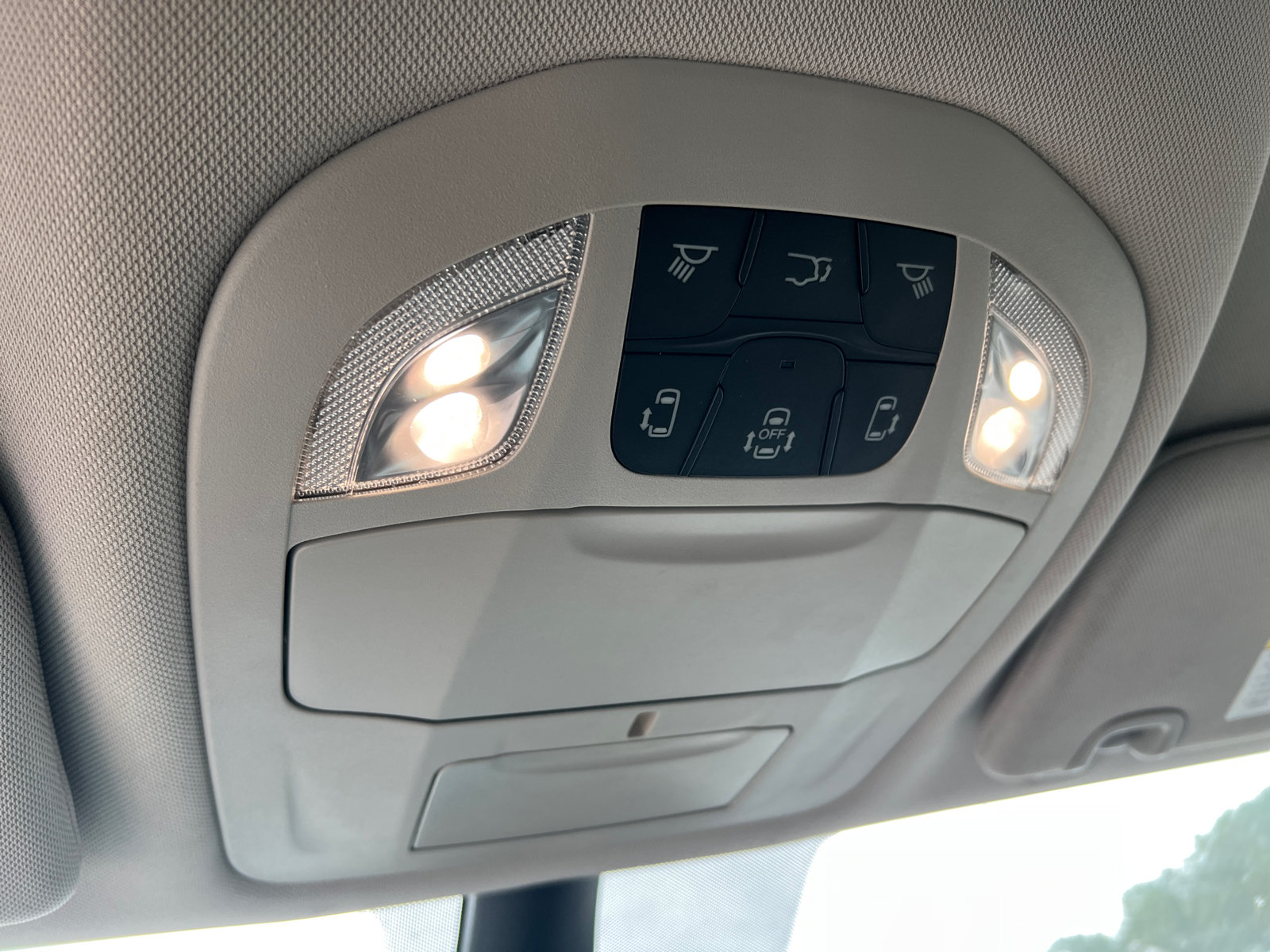 Used 2024 Chrysler Pacifica Touring-L FWD image 26