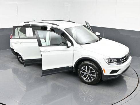 Used 2021 Volkswagen Tiguan S image 37