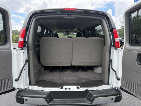 Used 2022 Chevrolet Express 2500 LT RWD image 19