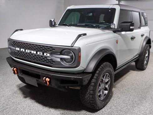 Used 2023 Ford Bronco Badlands image 29