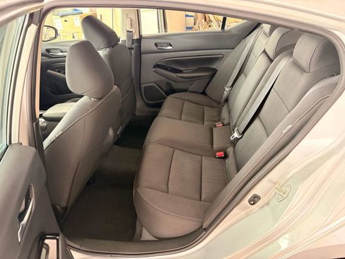 Used 2022 Nissan Altima 2.5 SV w/ SV Premium Package image 14