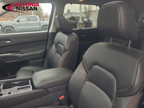 Used 2024 Nissan Pathfinder SL w/ SL Premium Package image 31
