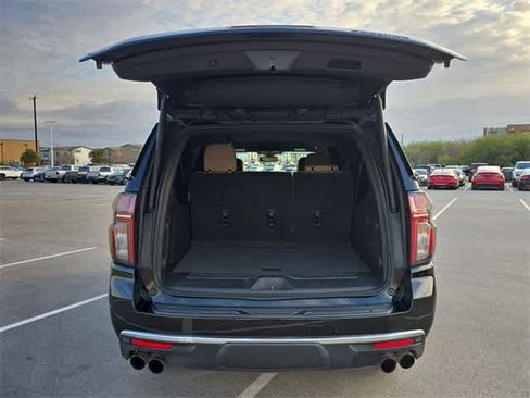Used 2022 Chevrolet Suburban Premier image 35