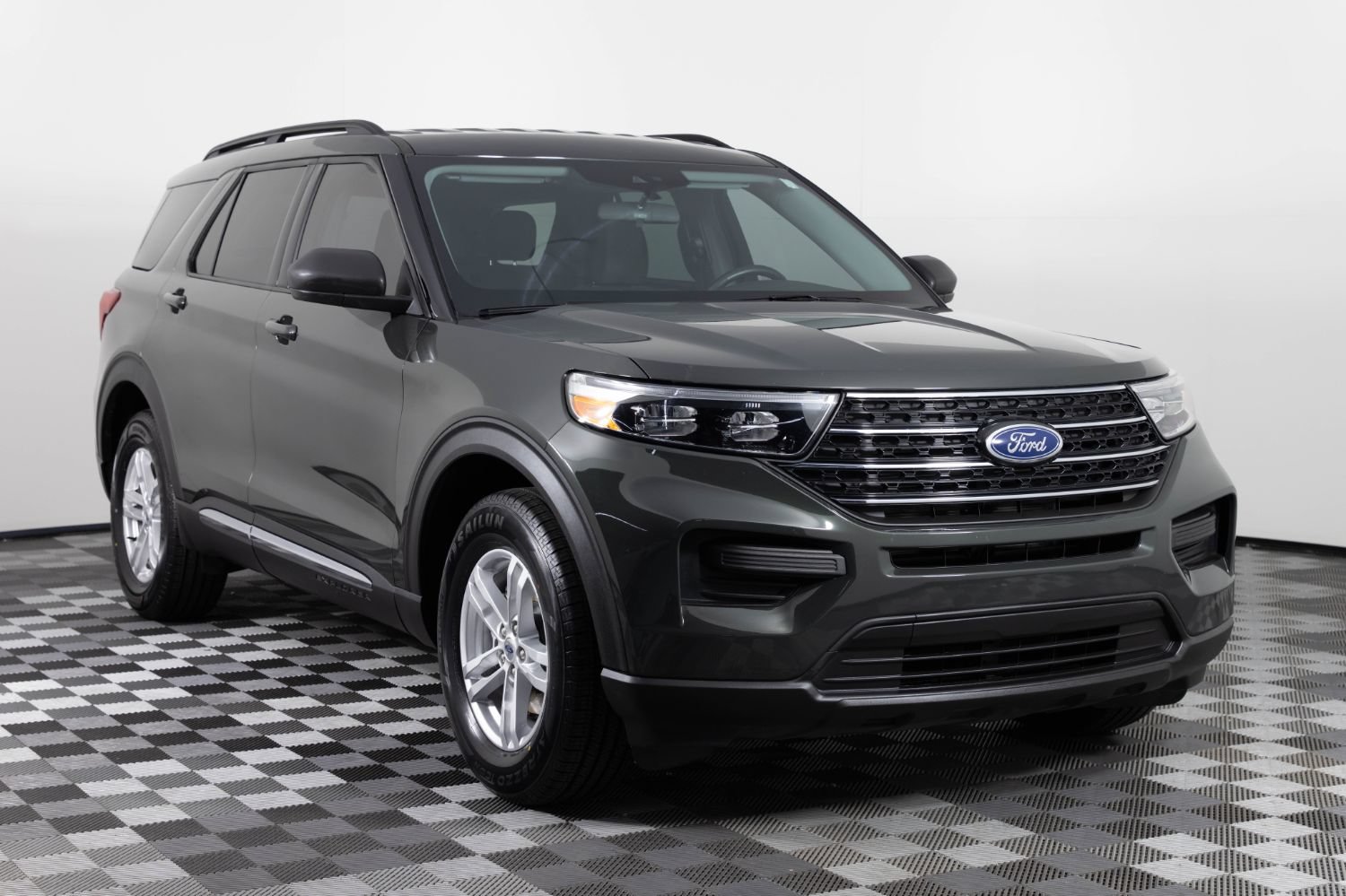 Used 2023 Ford Explorer XLT AWD/4WD image 11