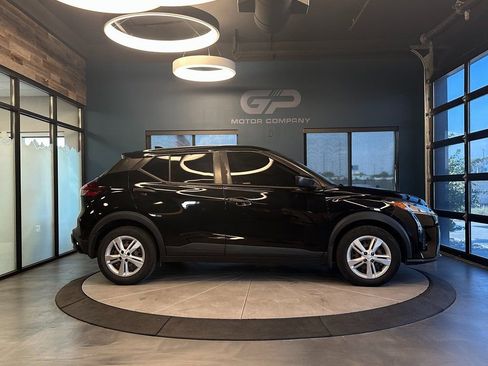 Used 2021 Nissan Kicks S FWD image 2