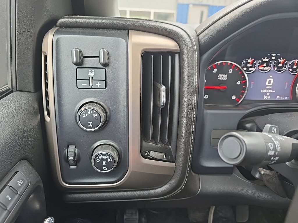 Used 2015 GMC Sierra 2500 Denali w/ Duramax Plus Package AWD/4WD image 23