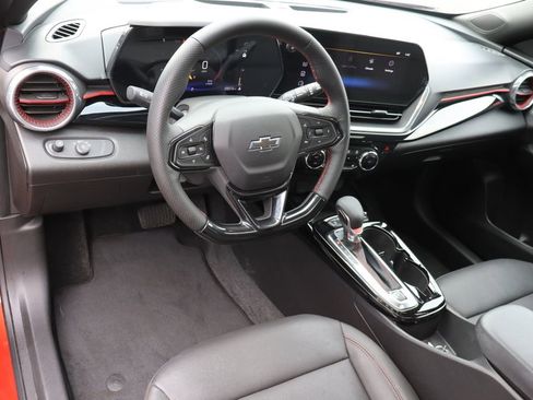 Used 2024 Chevrolet Trax RS w/ Sunroof Package FWD image 5