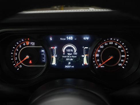 Used 2025 Jeep Gladiator Mojave w/ Convenience Group AWD/4WD image 22