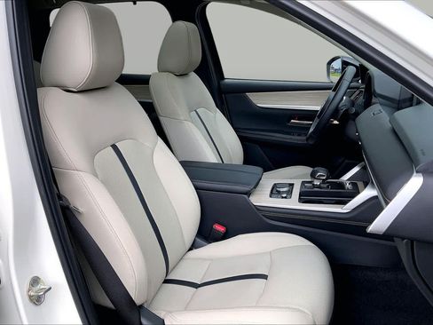 Certified 2025 MAZDA CX-70 Plug-In Hybrid w/ Premium Pkg AWD/4WD image 8
