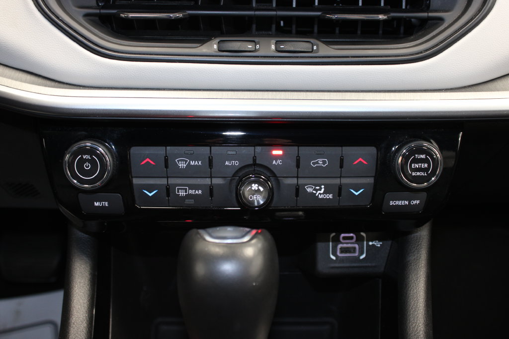 Used 2025 Jeep Compass Limited AWD/4WD image 11