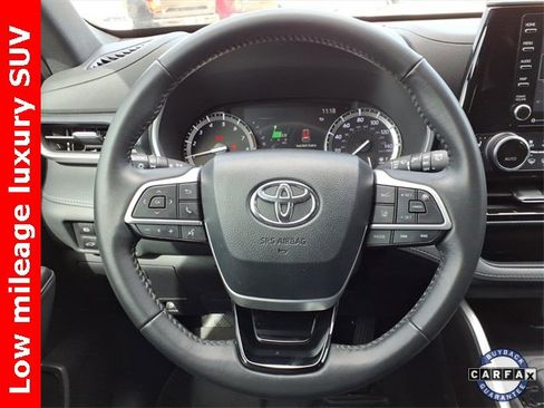 Used 2022 Toyota Highlander XSE image 24
