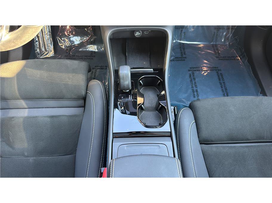 Used 2023 Volvo C40 P8 Recharge Ultimate AWD/4WD image 18