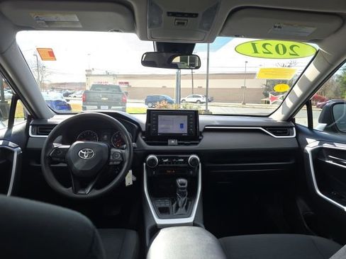 Used 2021 Toyota RAV4 LE image 15