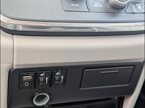 Used 2015 Toyota Sienna XLE Premium FWD image 20