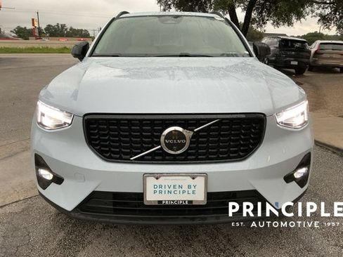 Certified 2026 Volvo XC40 B5 Plus AWD/4WD image 3