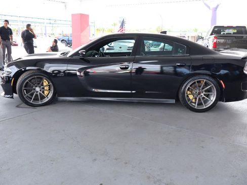 Used 2016 Dodge Charger SRT w/ Harman/Kardon Audio Group RWD image 10