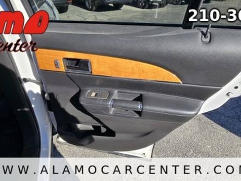 Used 2012 Lincoln MKX FWD image 23