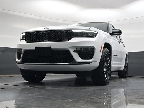 Used 2023 Jeep Grand Cherokee Summit AWD/4WD image 50