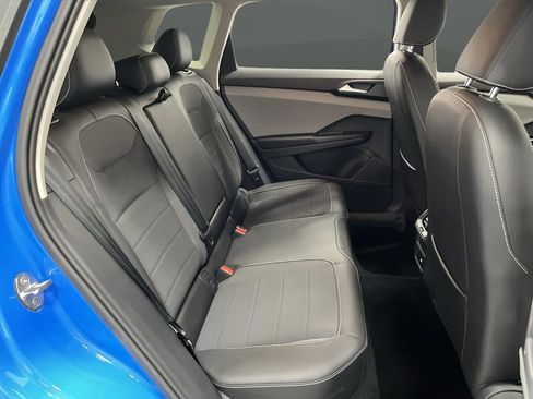 Used 2023 Volkswagen Taos SE w/ Black Wheel Package image 29