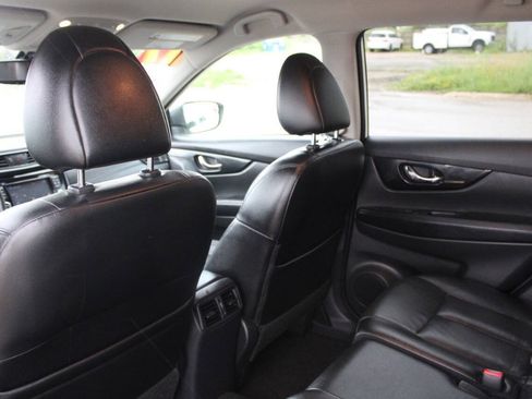 Used 2017 Nissan Rogue SL AWD/4WD image 14
