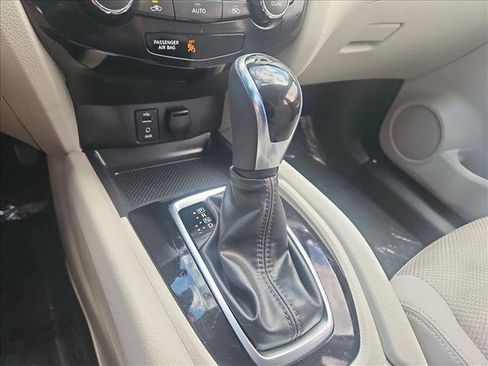 Used 2018 Nissan Rogue Sport SV w/ SV Technology Package FWD image 12