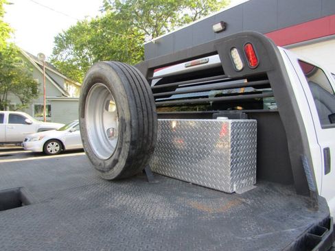 Used 2014 Ford F550 4X2 4dr Crew Cab 176.2 200.5 i image 16