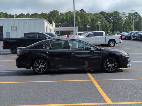 Used 2024 Toyota Camry SE FWD image 8