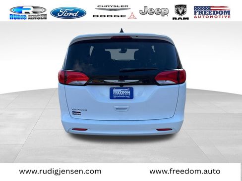 Used 2023 Chrysler Voyager LX FWD image 4