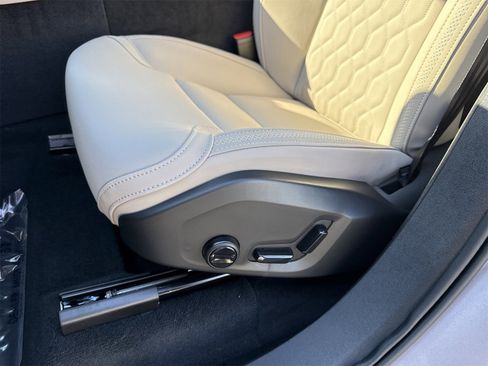 New 2026 Volvo XC90 B6 Plus w/ Protection Package Premier image 11