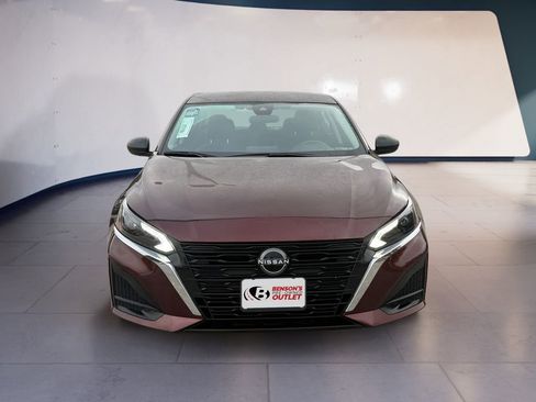 Used 2024 Nissan Altima 2.5 SV image 8