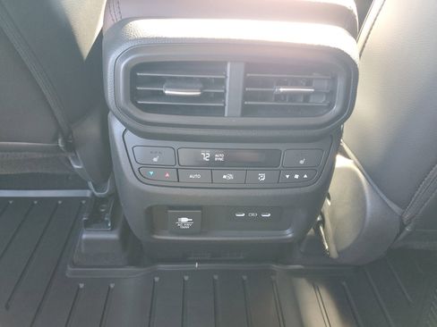 Used 2025 Honda Pilot Elite image 17