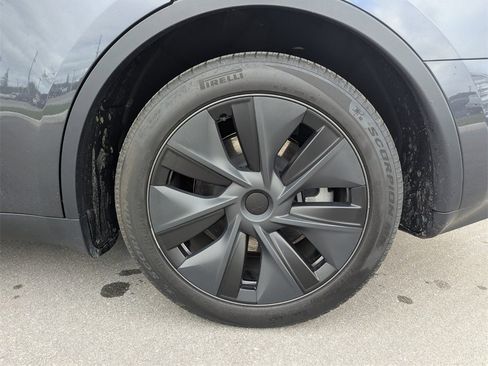 Used 2025 Tesla Model Y Long Range image 16