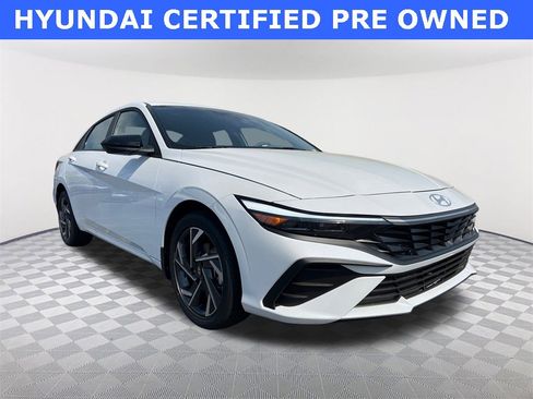 Certified 2025 Hyundai Elantra SEL image 3
